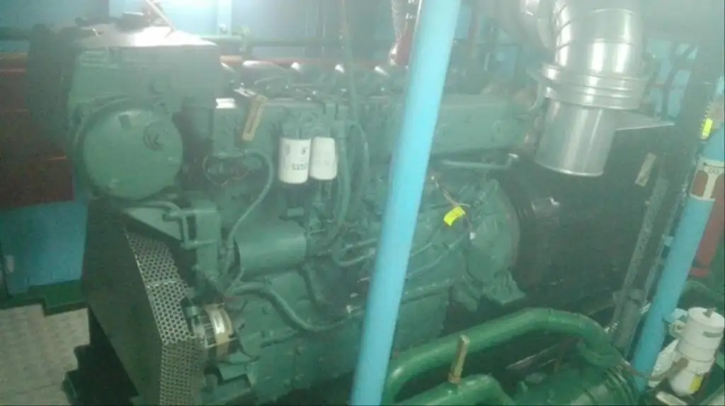 Tàu làm việc để bán