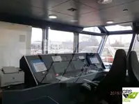Tàu chở khách và hàng hóa để bán