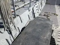 Tàu đổ bộ, chở hàng để bán