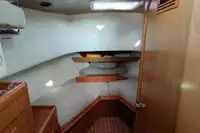 Tàu làm việc để bán