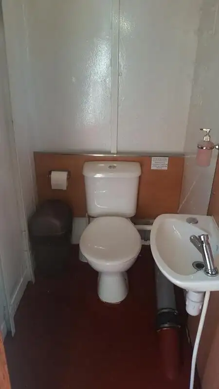 Tàu du lịch để bán