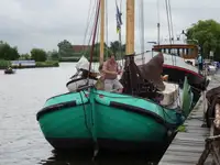 Sà lan để bán
