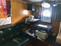 Tàu kéo lưới để bán