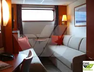 Tàu du lịch để bán