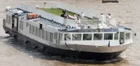 Tàu chở khách và hàng hóa để bán