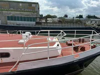 Tàu chở khách để bán