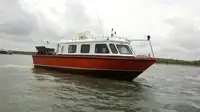 Tàu chở thủy thủ đoàn để bán
