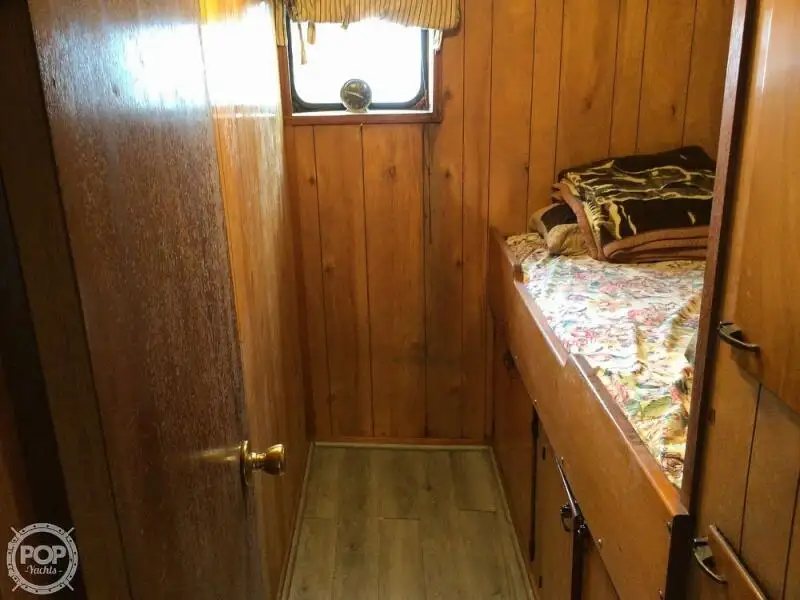 Tàu kéo lưới để bán