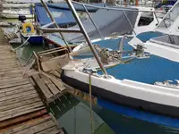 Thuyền cứu sinh để bán