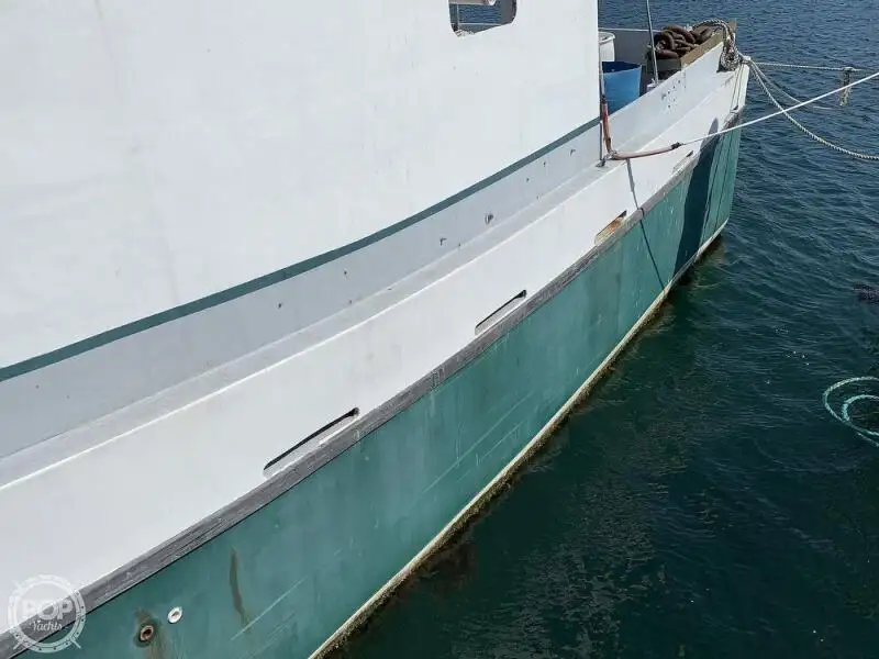 Tàu câu dài để bán