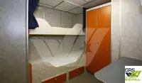 Tàu chở thủy thủ đoàn để bán