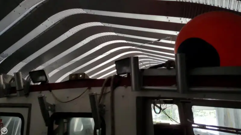Tàu kéo lưới để bán