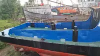 Tàu làm việc để bán