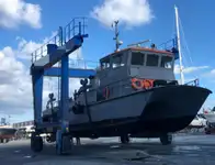 Tàu làm việc để bán