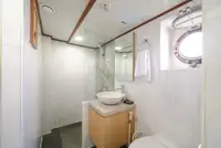 Tàu khảo sát để bán