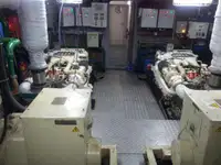 Tàu chở thủy thủ đoàn để bán