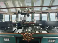Tàu kéo lưới để bán