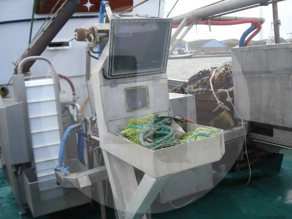 Tàu kéo lưới ngang để bán