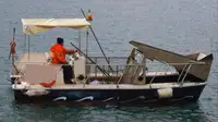 Thuyền làm việc rao bán