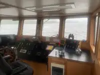 Tàu làm việc để bán