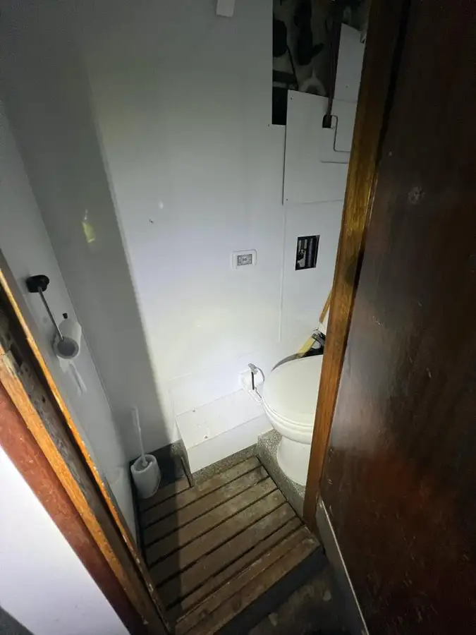 Tàu kéo lưới để bán
