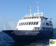 Tàu du lịch để bán