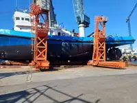 Tàu kéo để bán
