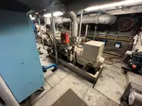 Tàu chở thủy thủ đoàn để bán