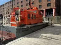 Tàu dẫn đường để bán