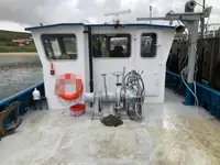 Tàu làm việc để bán