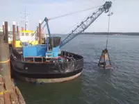 Tàu nạo vét để bán