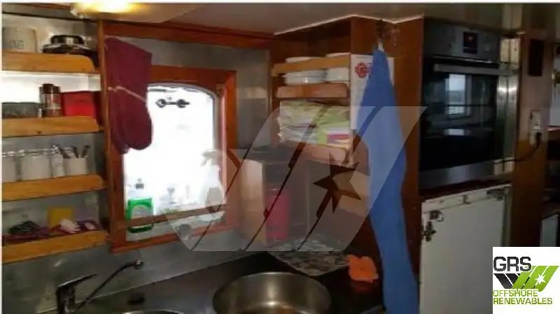 Tàu làm việc để bán