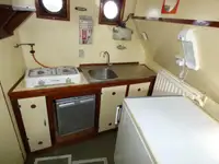 Tàu làm việc để bán