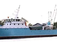Tàu kéo lưới để bán