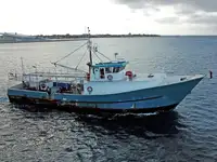 Tàu câu dài để bán