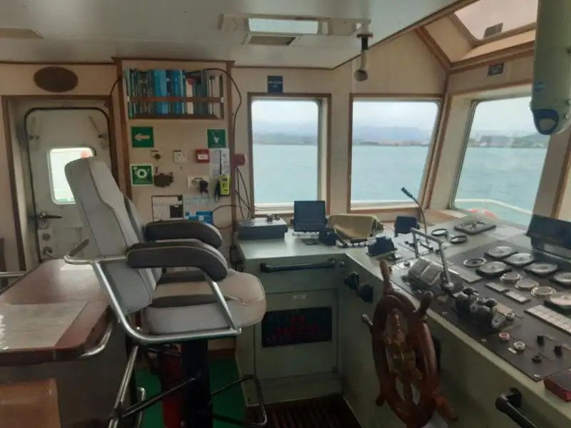 Tàu kéo để bán