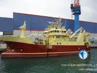 Tàu kéo lưới để bán
