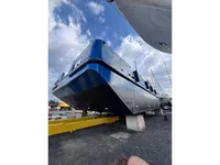 Tàu container để bán