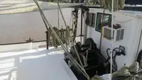 Tàu kéo lưới để bán