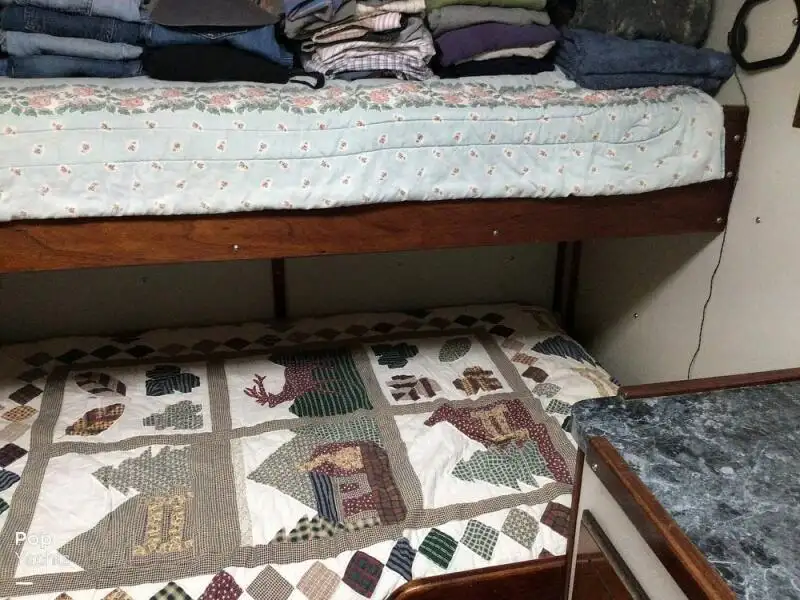 Tàu kéo lưới để bán