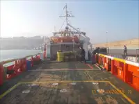 Tàu chở thủy thủ đoàn để bán
