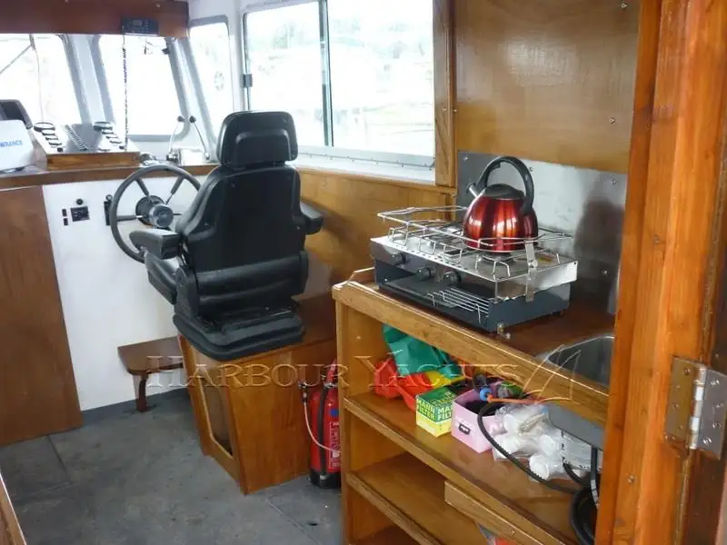 Tàu kéo lưới để bán