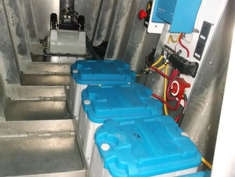 Tàu du lịch để bán