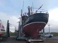 Tàu câu dài để bán