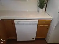Tàu kéo lưới để bán