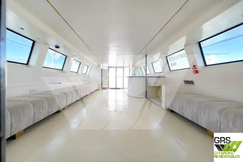 Tàu du lịch để bán