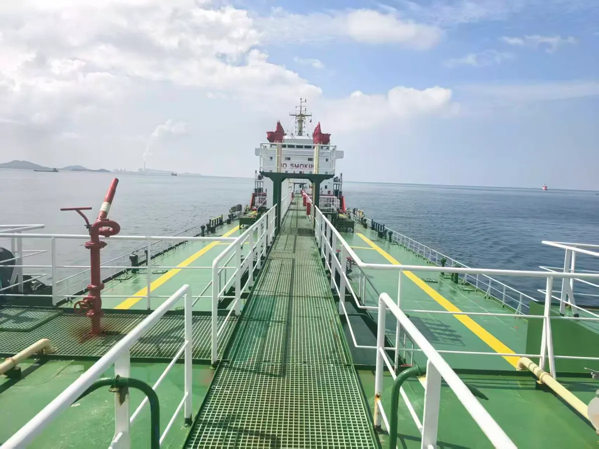 Tàu chở dầu/hóa chất để bán
