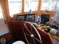 Tàu kéo lưới để bán