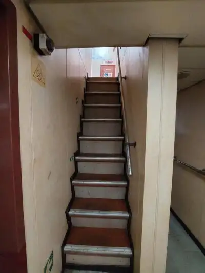 Tàu kéo để bán