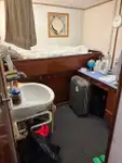 Tàu làm việc để bán